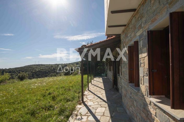 Image No.72-6 Bed Property for sale