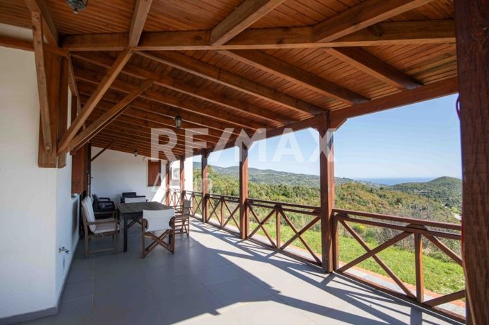 Image No.73-6 Bed Property for sale