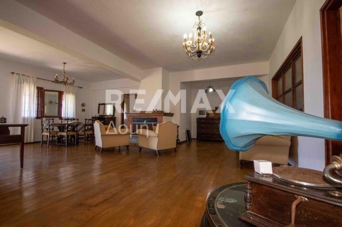 Image No.9-6 Bed Property for sale