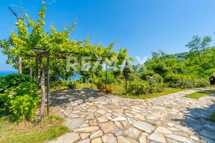 Image No.52-5 Bed Property for sale