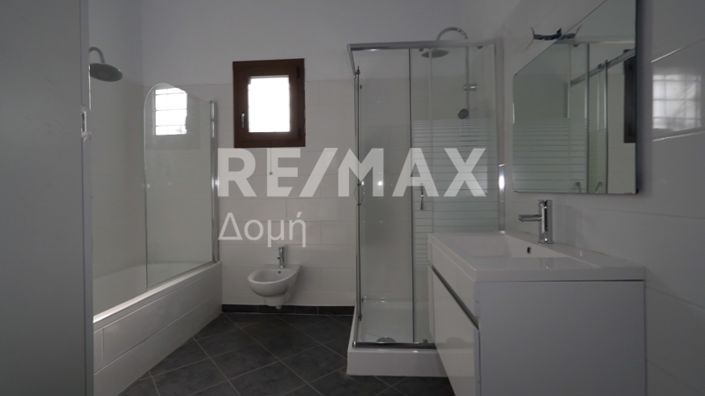 Image No.17-3 Bed Property for sale