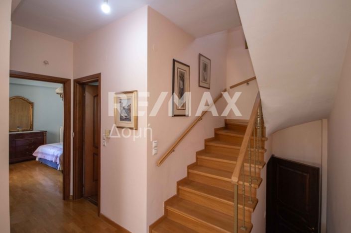 Image No.18-6 Bed House for sale