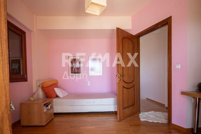 Image No.40-6 Bed House for sale