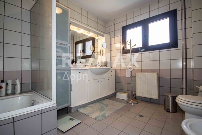 Image No.54-4 Bed Property for sale