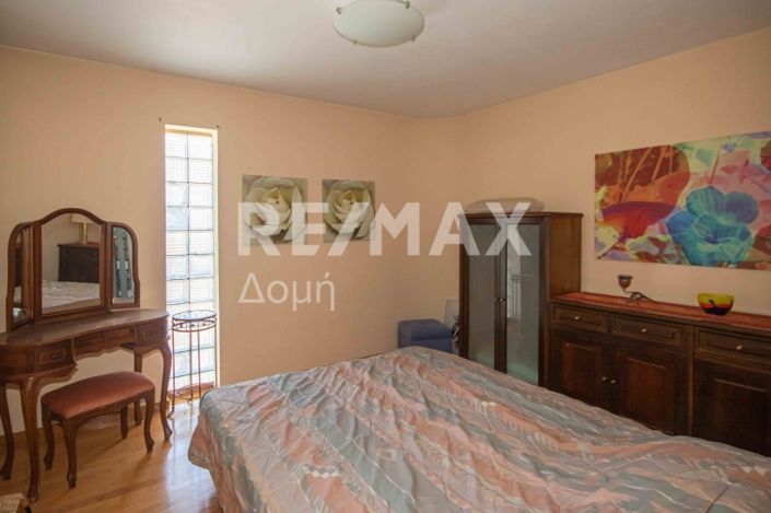 Image No.66-4 Bed Property for sale