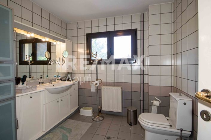 Image No.73-4 Bed Property for sale