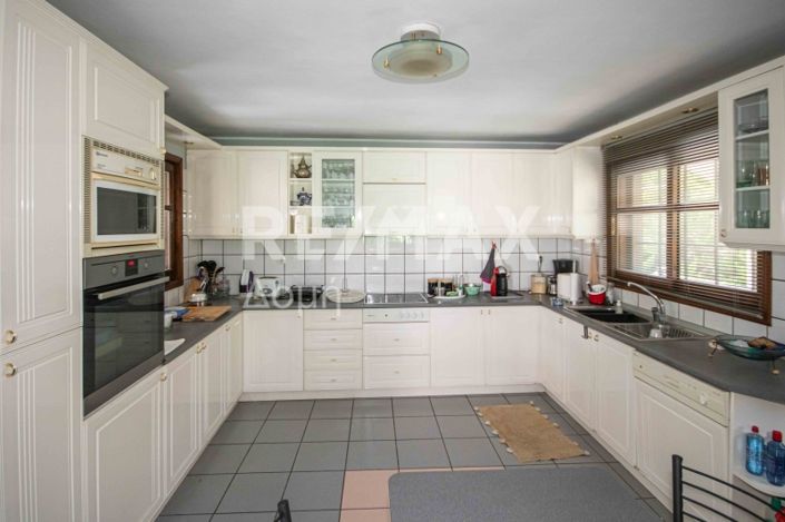 Image No.74-4 Bed Property for sale