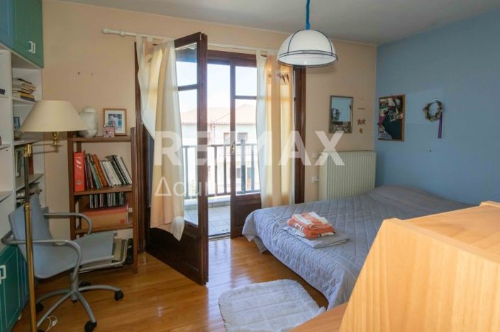 Image No.78-4 Bed Property for sale