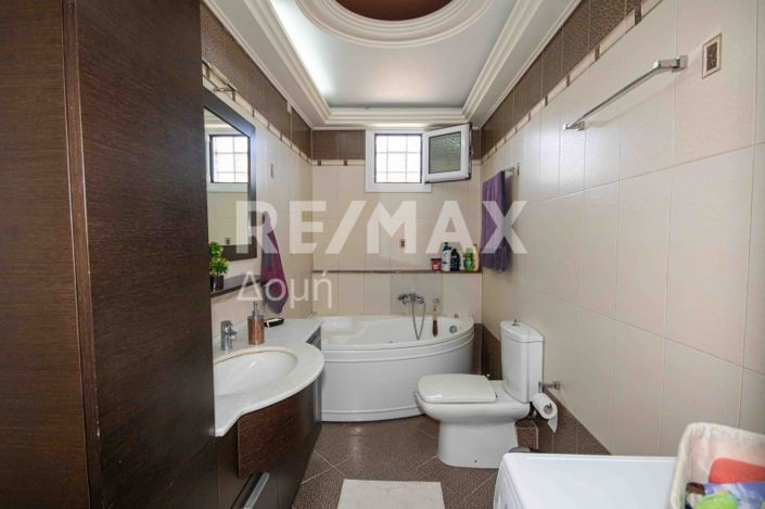 Image No.22-6 Bed House for sale