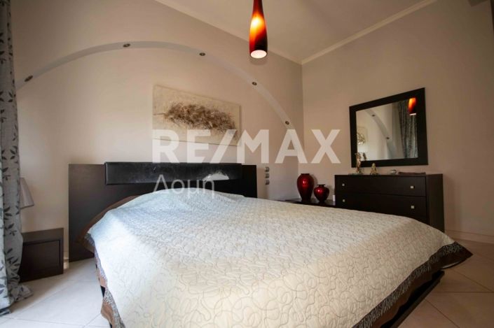 Image No.42-6 Bed House for sale