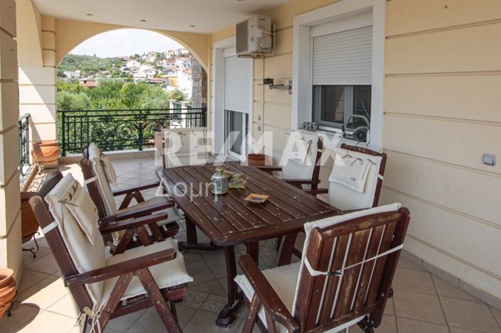 Image No.69-6 Bed House for sale