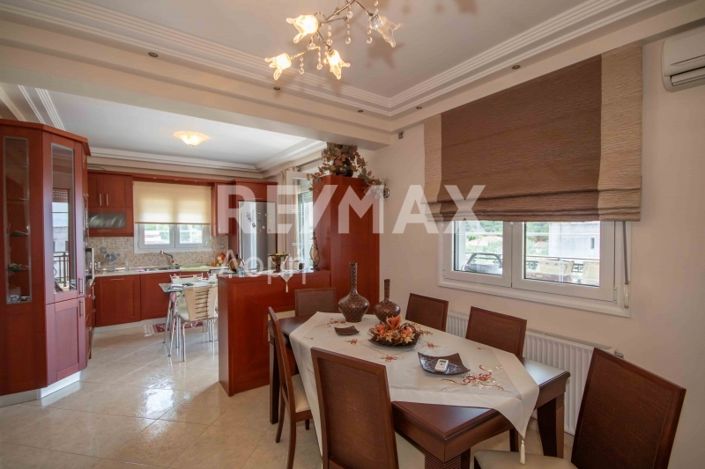 Image No.76-6 Bed House for sale