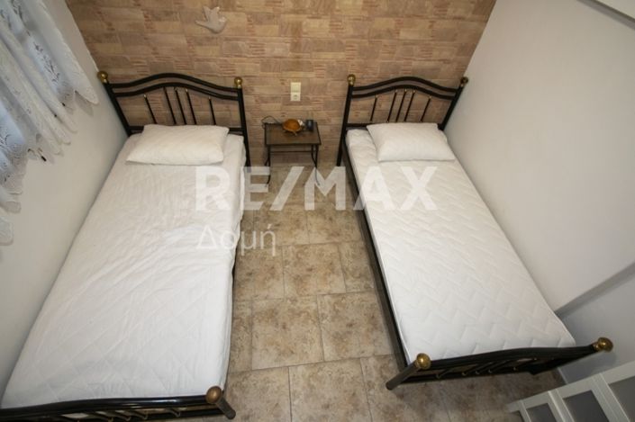 Image No.11-3 Bed Property for sale