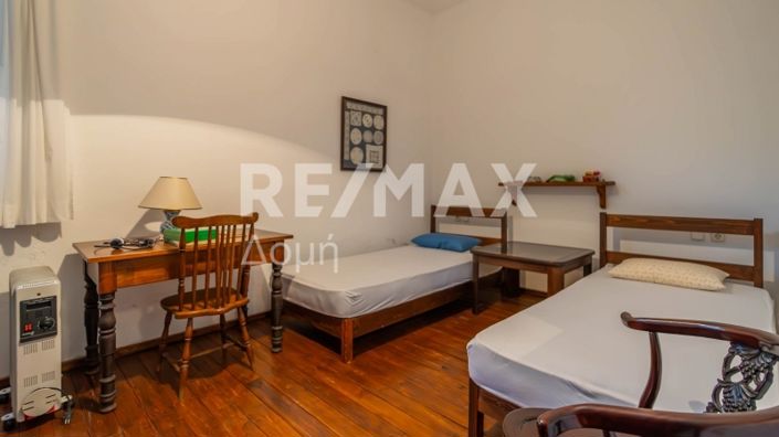 Image No.10-4 Bed Property for sale