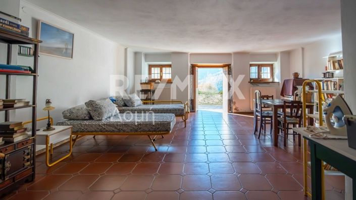 Image No.83-4 Bed Property for sale