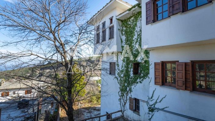 Image No.2-4 Bed Property for sale