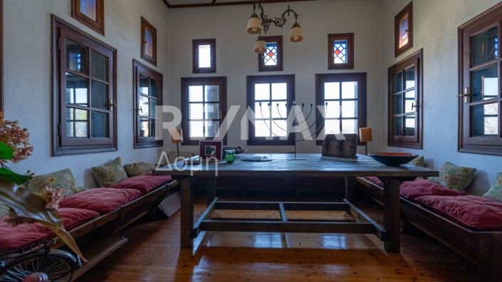 Image No.67-4 Bed Property for sale