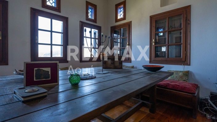 Image No.70-4 Bed Property for sale