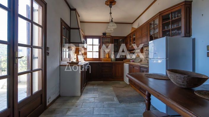 Image No.74-4 Bed Property for sale