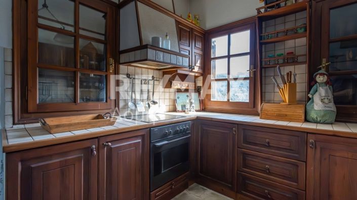 Image No.76-4 Bed Property for sale