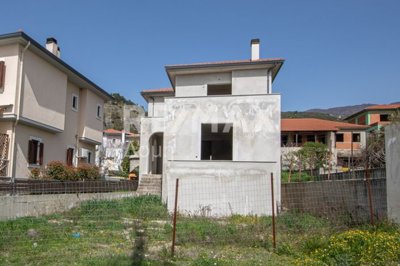 1 - Magnésie, Maison