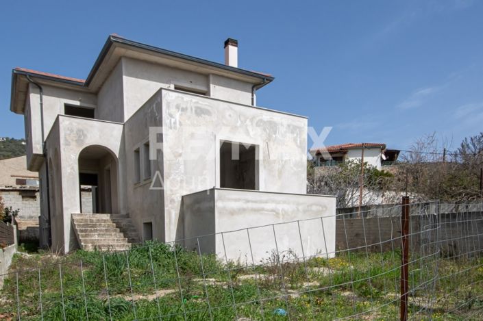 Image No.8-3 Bed House for sale