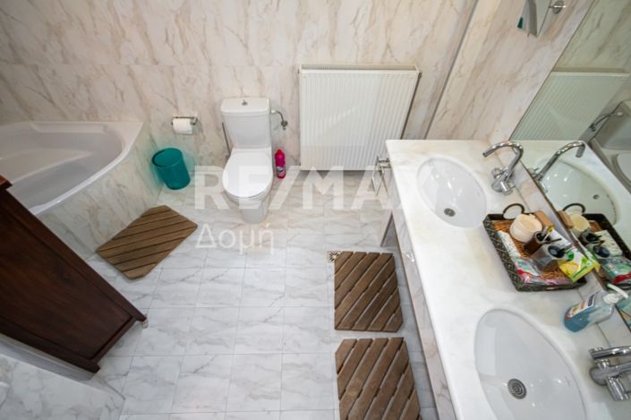 Image No.16-5 Bed Property for sale