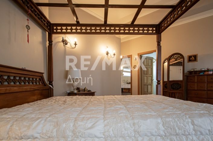 Image No.20-5 Bed Property for sale