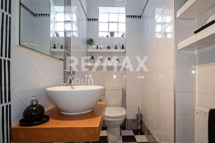 Image No.28-5 Bed Property for sale