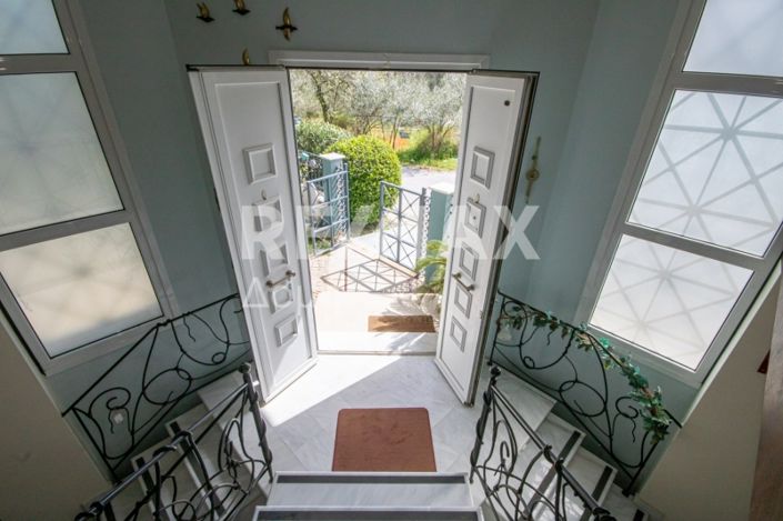 Image No.42-5 Bed Property for sale