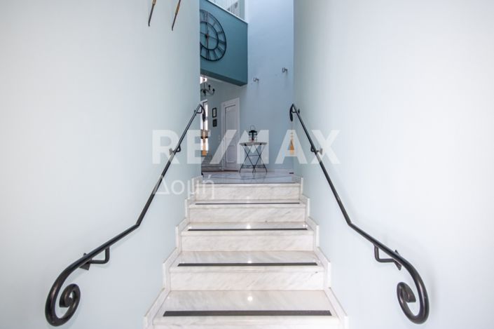 Image No.9-5 Bed Property for sale