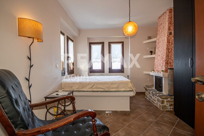 Image No.10-2 Bed Property for sale