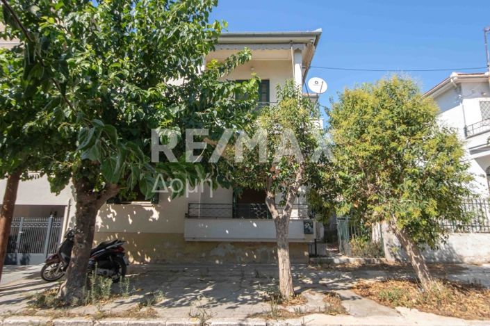 Image No.1-4 Bed House for sale