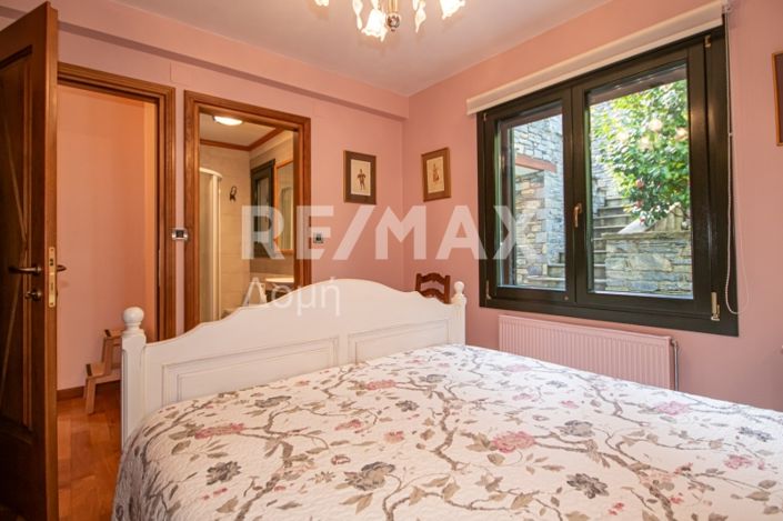 Image No.26-4 Bed Property for sale