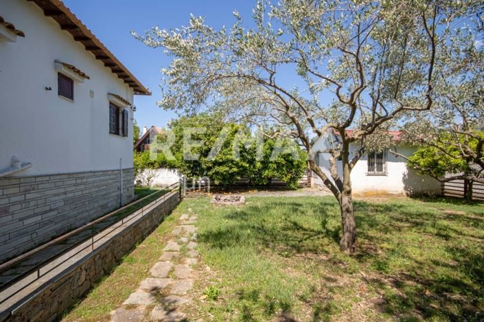 Image No.13-2 Bed House for sale