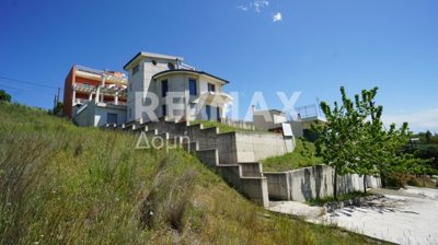 1 - Stavros, House