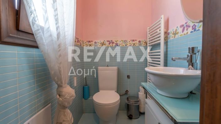 Image No.100-5 Bed Property for sale