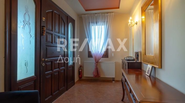 Image No.102-5 Bed Property for sale