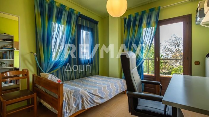 Image No.17-5 Bed Property for sale