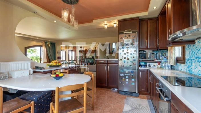 Image No.43-5 Bed Property for sale