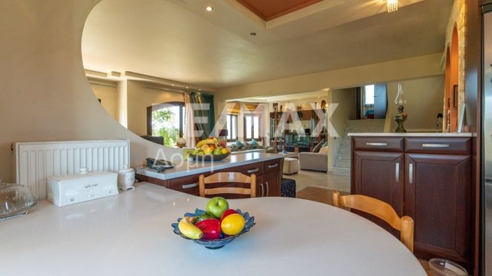 Image No.46-5 Bed Property for sale