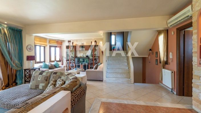 Image No.48-5 Bed Property for sale