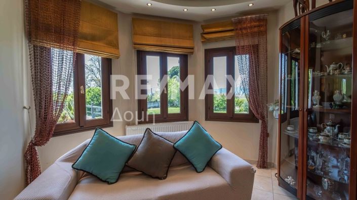 Image No.50-5 Bed Property for sale