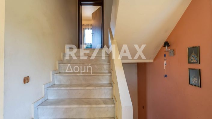 Image No.61-5 Bed Property for sale