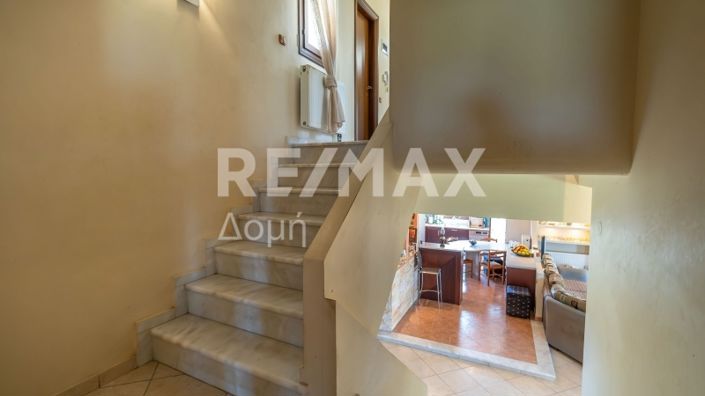 Image No.67-5 Bed Property for sale