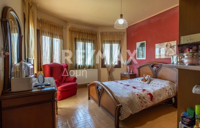 Image No.69-5 Bed Property for sale