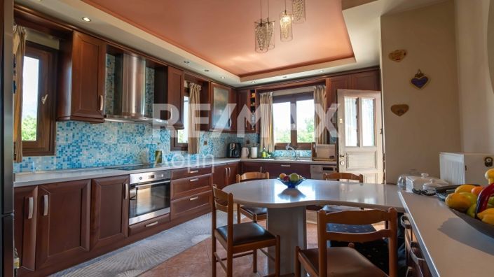 Image No.7-5 Bed Property for sale