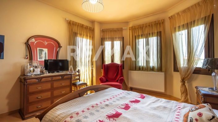 Image No.70-5 Bed Property for sale