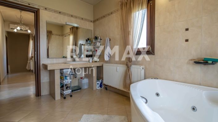 Image No.74-5 Bed Property for sale