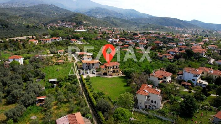 Image No.81-5 Bed Property for sale